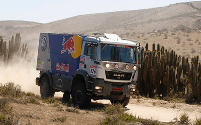 32+2010-dakar-kamaz-truck.jpg