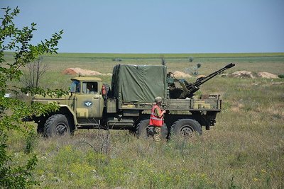 800px-Ukrainian_ZiL-131_with_ZU-23-2_anti-aircraft_gun.jpg